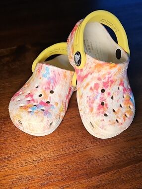 Kids Tie-Dye Clog Sandals with Yellow Strap Size 6